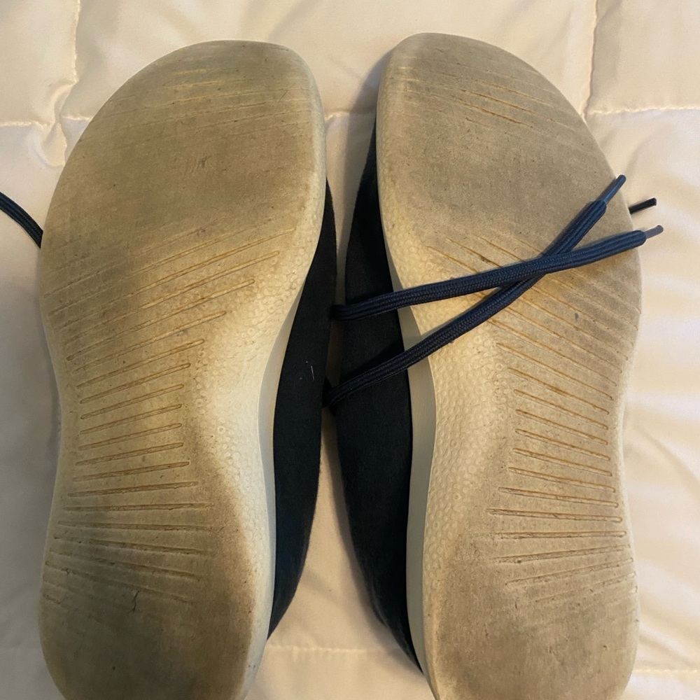 Allbirds Navy Wool Runners - Picture 5 of 5